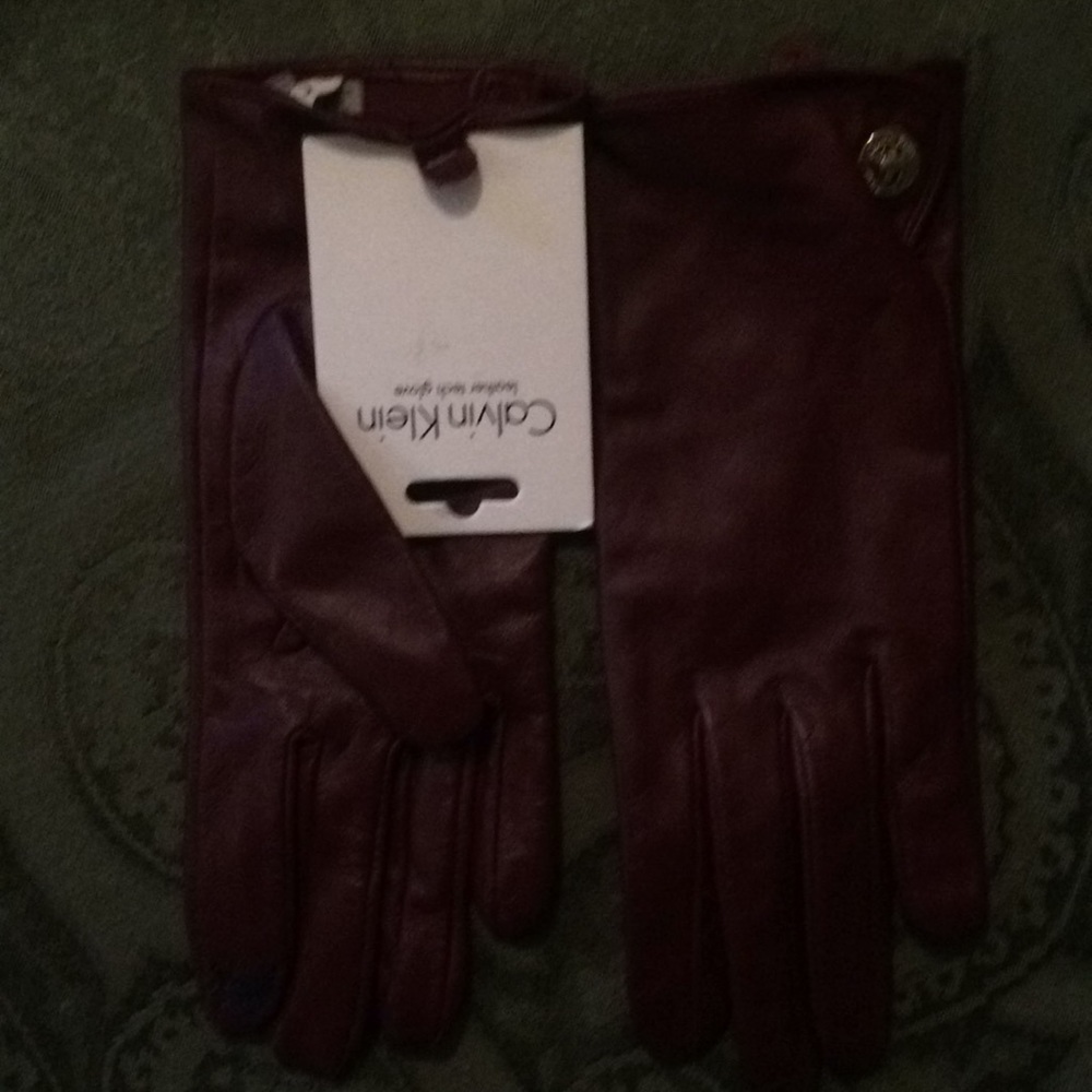 Calvin Klein’s leather gloves
